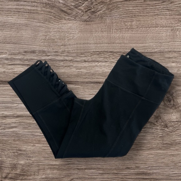 Athleta Mind Over Mat Capri Black Sz: S - Picture 6 of 16